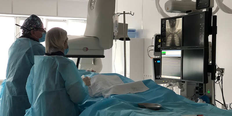 Фотография к новости Рентгенэндоваскулярная хирургия злокачественных опухолей запущена с сегодняшнего дня в Приморском краевом онкологическом диспансере 